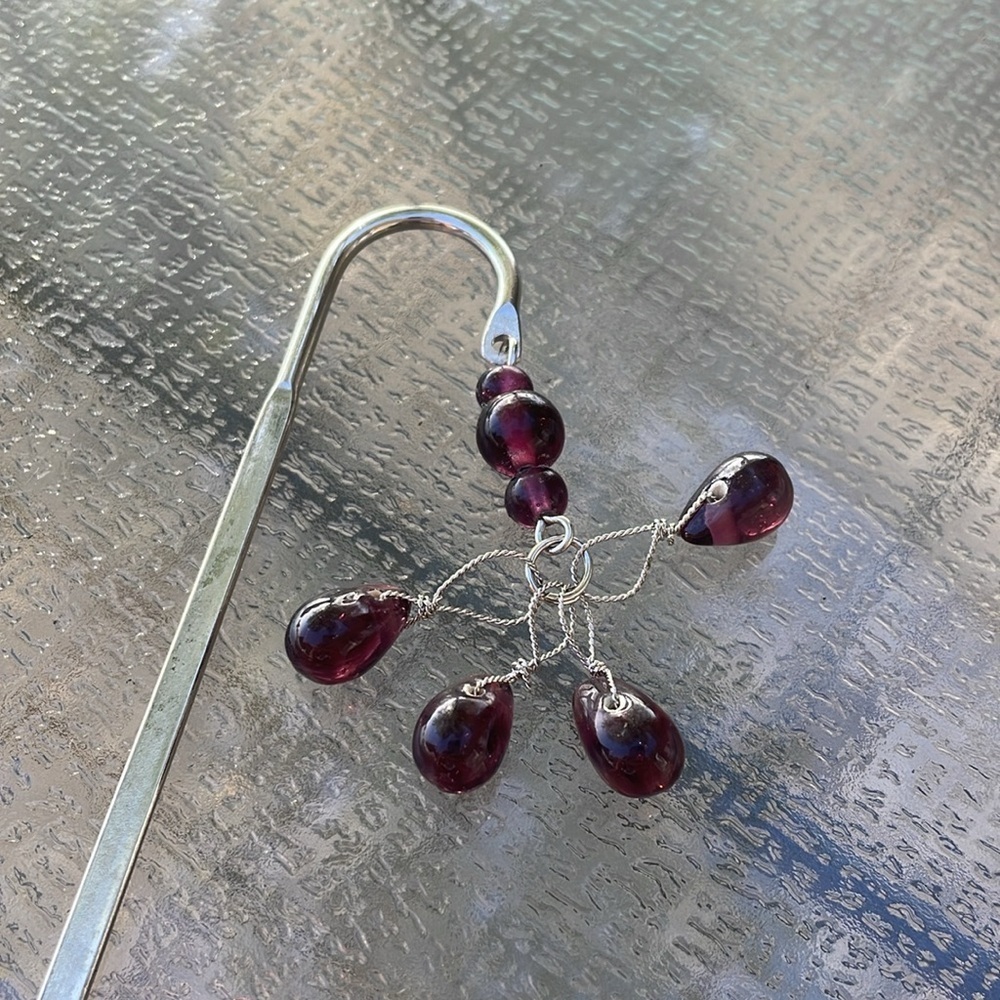 NIB metal bookmark w dangling purple beads. shepherd’s hook w 7 amethyst beads - Picture 5 of 6